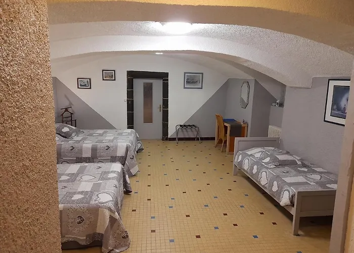 Leclosdipontine L'ecole Des Demoiselles Nyaraló