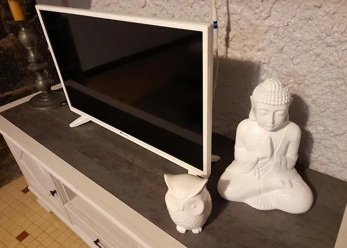 Nyaraló Leclosdipontine L'ecole Des Demoiselles *