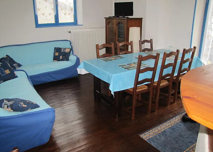 Leclosdipontine L'ecole Des Demoiselles Nyaraló Pontgibaud