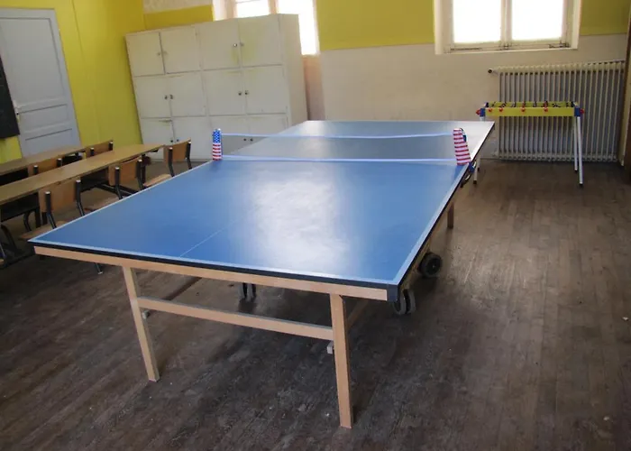 Leclosdipontine L'ecole Des Demoiselles Nyaraló